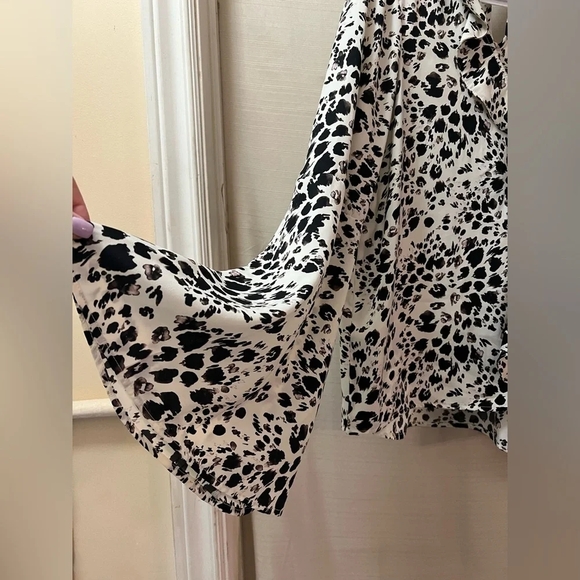 ⚫️ BOGO Jack by BB Dakota Black and White Animal Print Blouse size small - Picture 5 of 9